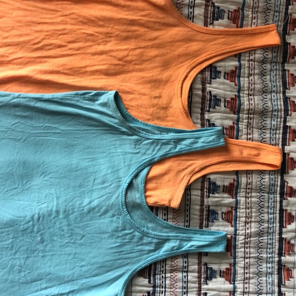 Bundle of 2 cute summer tank tops - Picture 2 of 3